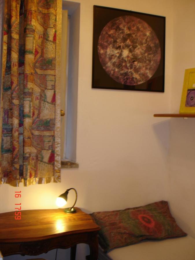 Room For Rent In Rome Trastevere Bagian luar foto